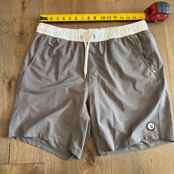 Vuori Kore Shorts 7 inch lined - Picture 1 of 4